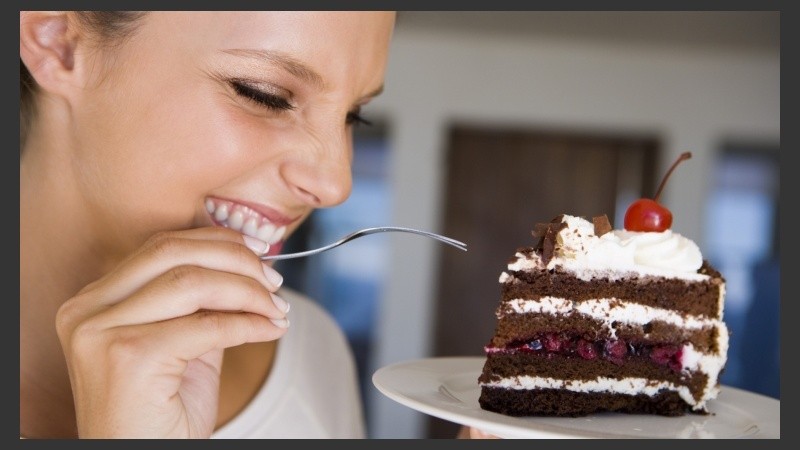 Si se te antoja algo dulce, tu cuerpo posiblemente esté requiriendo magnesio, cromo o agua.