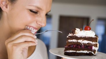 Si se te antoja algo dulce, tu cuerpo posiblemente esté requiriendo magnesio, cromo o agua.
