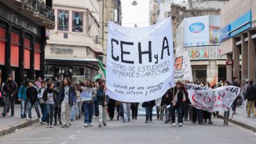 La marcha salió desde la Facultad de Humanidades en Entre Ríos al 700. (Alan Monzón/Rosario3.com)