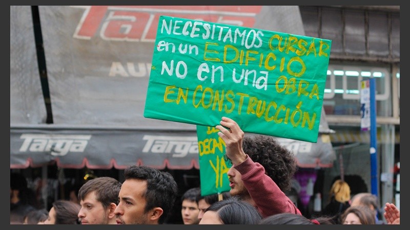 Mejoras en las condiciones edilicias, uno de los reiterados pedidos. (Alan Monzón/Rosario3.com)