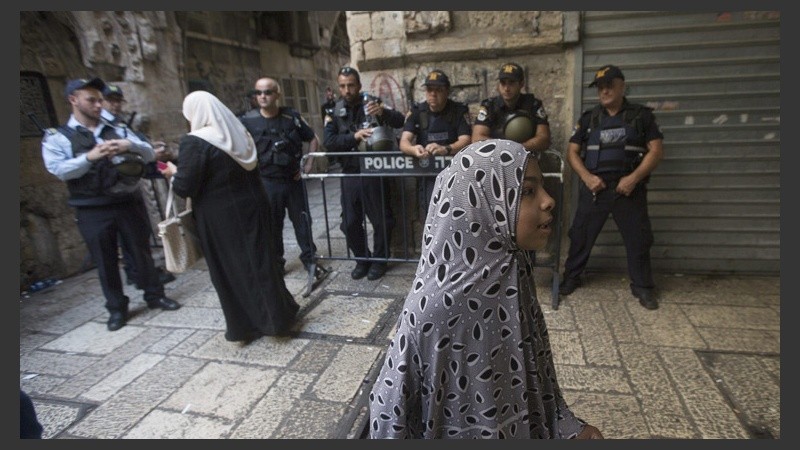 Refuerzan la seguridad en la Ciudad Vieja de Jerusalén tras un ataque palestino. (EFE)