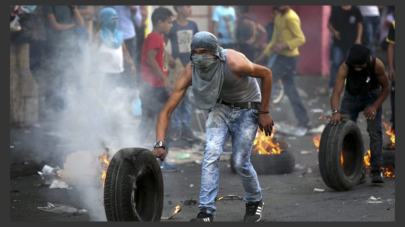 Hubo protestas de palestinos ante la medida de restringir por dos días el acceso a la Ciudad Vieja. (EFE)