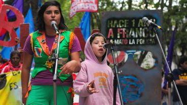 Frente a los Tribunales hubo cánticos murgueros. (Alan Monzón/Rosario3.com)