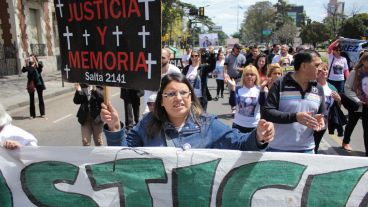 Familiares de las víctimas de calle Salta 2141 también estuvieron en la marcha. (Rosario3.com)