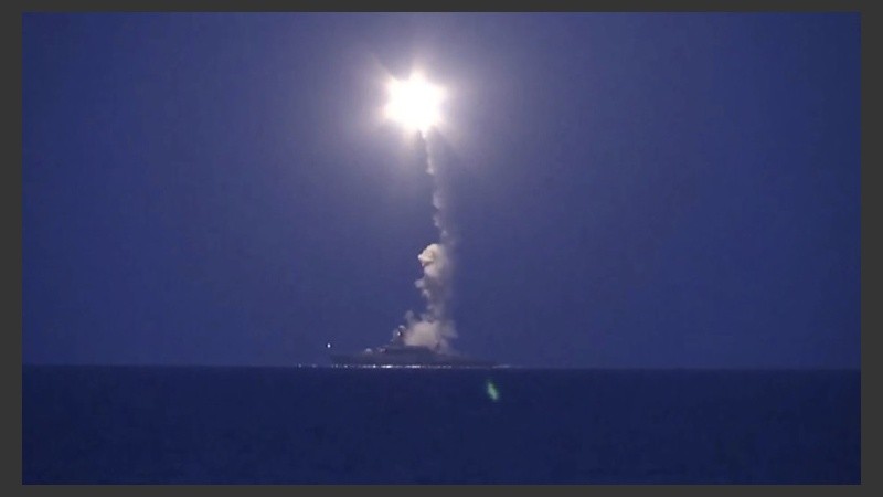 Cuatro barcos rusos lanzaron 26 misiles de crucero.