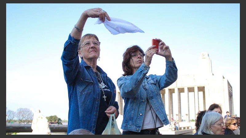 La imagen de la Virgen salió desde la Catedral de la ciudad. (Alan Monzón/Rosario3.com)