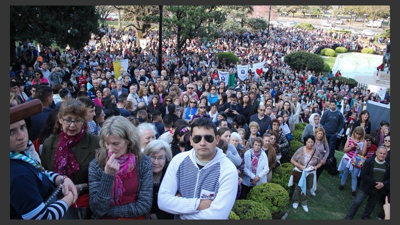 Toda esta gente asistió a la celebración por el Día de la Virgen. (Alan Monzón/Rosario3.com)