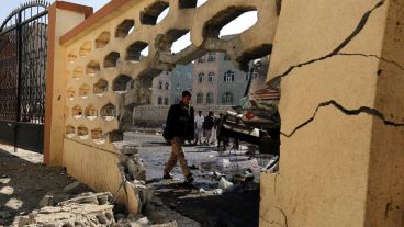Secuelas de la explosión en el centro de la ciudad de Saná. (EFE)
