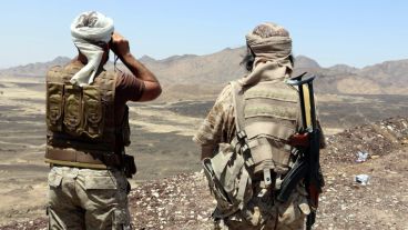 Soldados leales al Gobierno yemení durante una ofensiva contra rebeldes hutíes. Yemen se encuentra en una sangrienta guerra civil. (EFE)