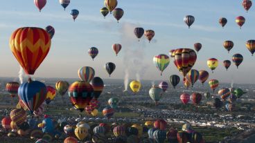 Un cielo lleno de globos en uno de los días de competencia. (EFE)