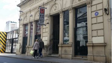 El bar está situado en Mendoza al 800.