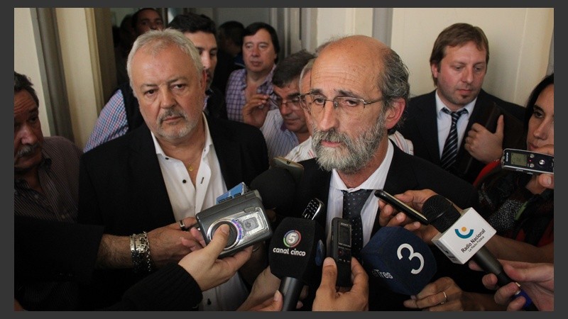 Representantes de los gremios hablaron con la prensa al finalizar la reunión.