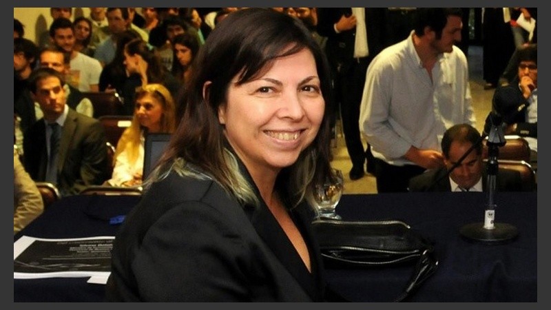 Batakis es egresada de la Universidad Nacional de La Plata y está en Hacienda desde 2009.