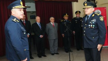 Asunción de los nuevos jefes policiales de las regiones 4 y 5.