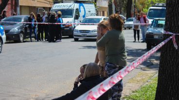 Gestos de dolor en familiares y amigos de las víctimas.