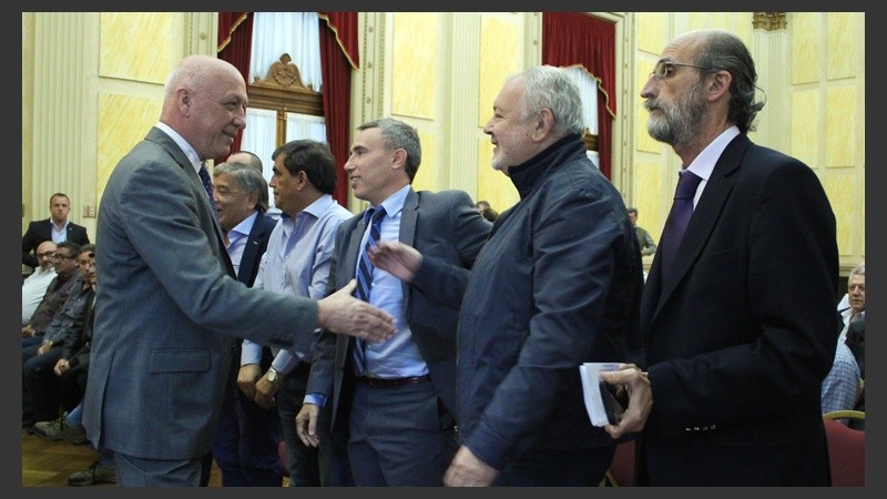 Bonfatti con los representante de los gremios este viernes.
