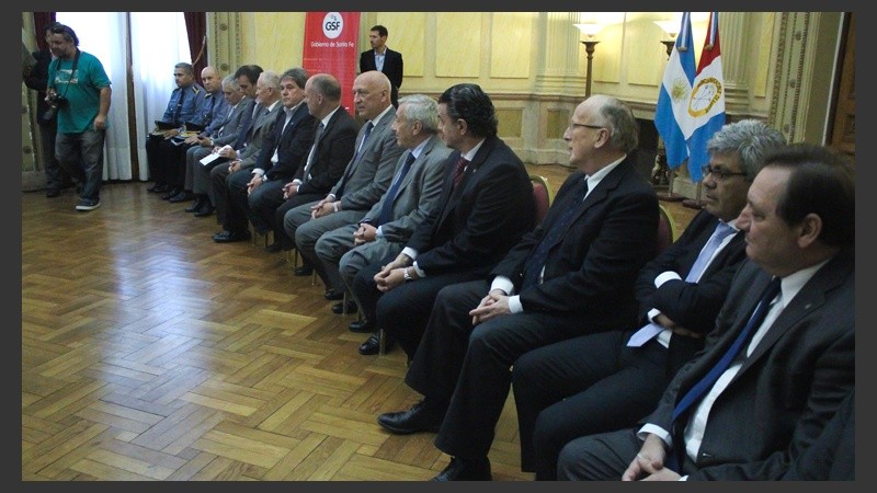La larga fila de funcionarios que hablaron con los gremios.