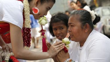 Por nueve día se realiza el peculiar Festival Vegetariano en Tailandia. (EFE)
