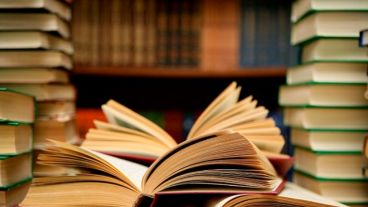 Mediante el acuerdo, se reconocen los derechos de autor de los libros, revistas y otras obras que son fotocopiadas o reproducidas para uso de los estudiantes.