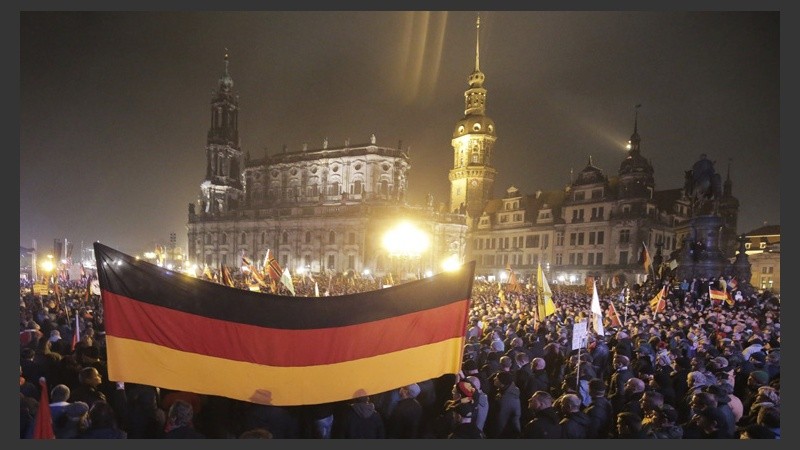 Seguidores del polémico movimiento anti-islam se manifestaron en la localidad de Dresde. (EFE)