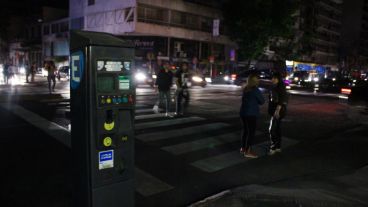 Una esquina céntrica sin energía eléctrica.