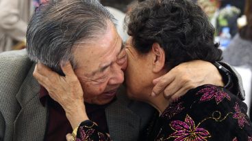 Muchas familias se volvieron a ver después de más de 60 años luego de que el territorio asiático se separe en dos. (EFE)