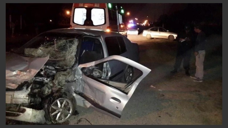 Un muerto y un herido en choque frontal entre dos autos | Rosario3