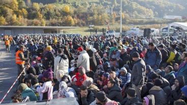 Los refugiados, en la frontera con Austria.