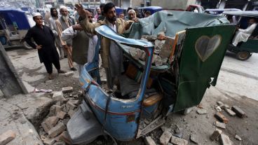 En Pakistán, la provincia de Khyber Pakhtunkhwa, fronteriza con Afganistán, fue la más golpeada. Al menos 140 muertos y 1.002 heridos. (EFE)