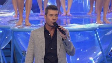 Tinelli y un saludo especial a Vidal por el triunfo.