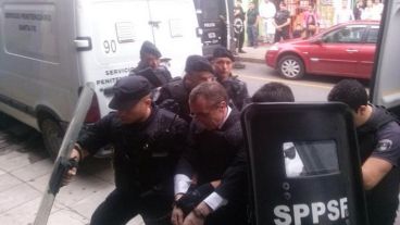 El ex jefe de la Policía provincial en su ingreso al juicio.