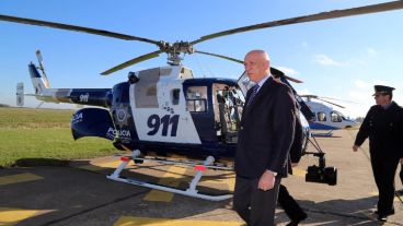 El gobernador llamó personalmente por el helicóptero demorado.