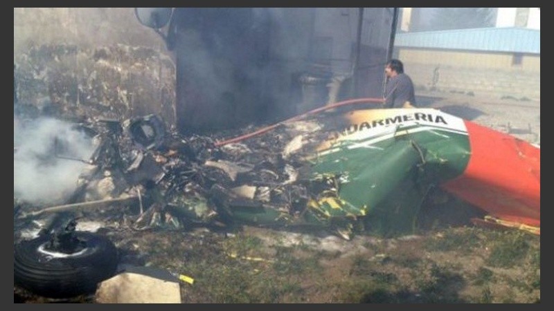 La aeronave se estrelló el patio de una vivienda.
