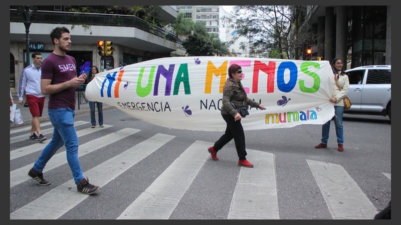 El reclamo de las Mujeres de la Matria Latinoamericana (Mumalá) en plaza Pringles.  (Rosario3.com)