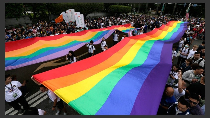 La comunidad gay salió a las calles para reclamar derechos. (EFE)