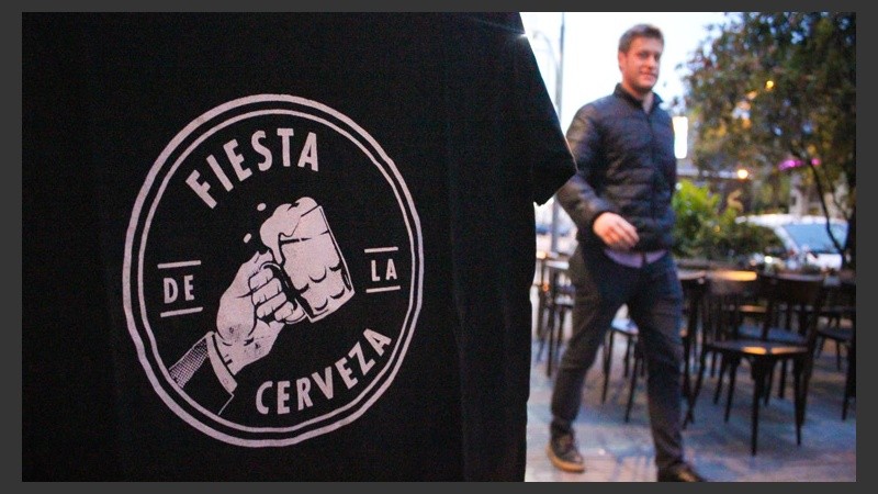 Con la compra de un kit te regalaban una remera con el logo del evento. (Rosario3.com)