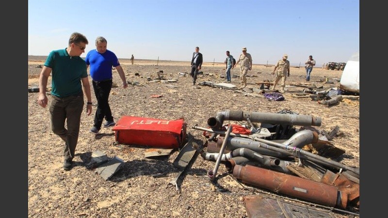 Los restos del avión ruso siniestrado en Egipto.