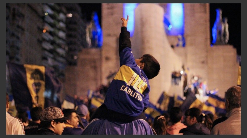 Los hinchas no se olvidaron de Carlitos Tevez. (Rosario3.com)