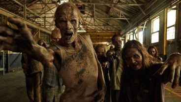La continuidad de la serie incluye a "The Talking Dead", un show en vivo que se transmite inmediatamente después de la serie de zombies en Estados Unidos.