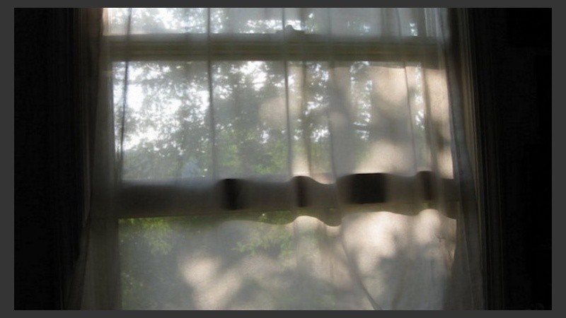 Ya entra luz por la ventana. 