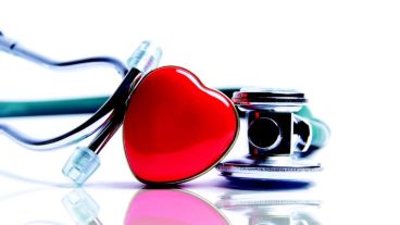 La hipertensión arterial puede no dar síntomas por mucho tiempo, hasta que presenta complicaciones.