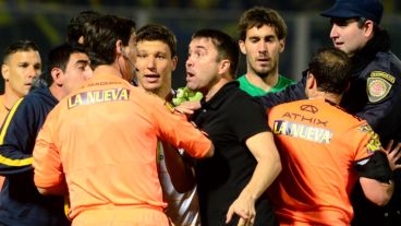 Todos sobre Ceballos y su equipo. Hasta la policía debió intervenir.