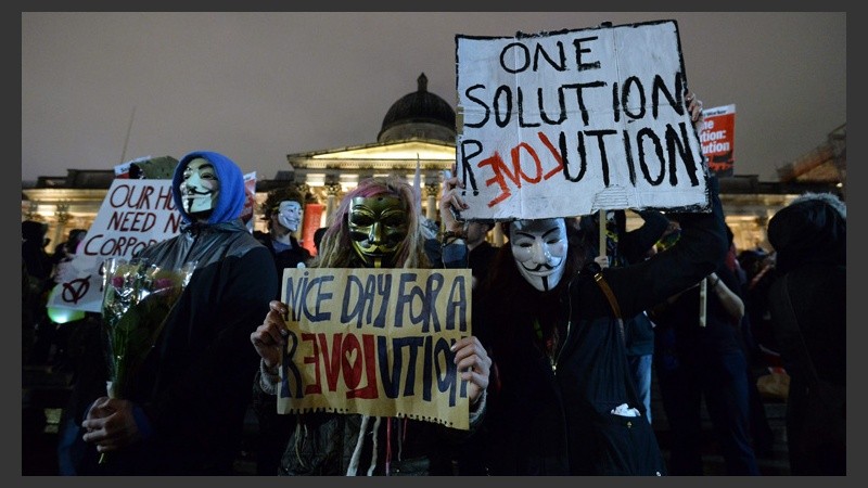 Todos los 5 de noviembre, el grupo activista sale a las calles a manifestarse en contra del sistema capitalista. (EFE)