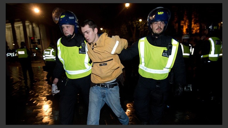 Hubo varios detenidos tras los disturbios en las calles de la ciudad inglesa. (EFE)
