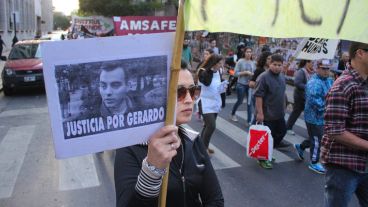 La marcha por Gerardo Escobar a un mes de su muerte. (Alan Monzón/Rosario3.com)