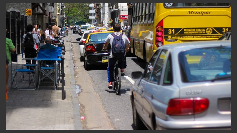 Nuevas ciclovías en el microcentro: ¿un peligro para los ciclistas? (Rosario3.com)