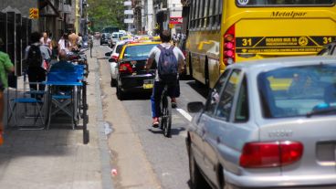 Nuevas ciclovías en el microcentro: ¿un peligro para los ciclistas? (Rosario3.com)