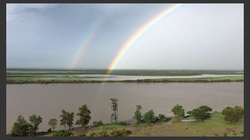 El arco iris sobre el Paraná. 