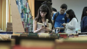 En el Centro Cultural Roberto Fontanarrosa se realiza la Fería de Librerías de Viejo. (Alan Monzón/Rosario3.com)