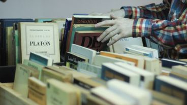 Hay de todo. Participan distintas librerías de la ciudad. (Alan Monzón/Rosario3.com)